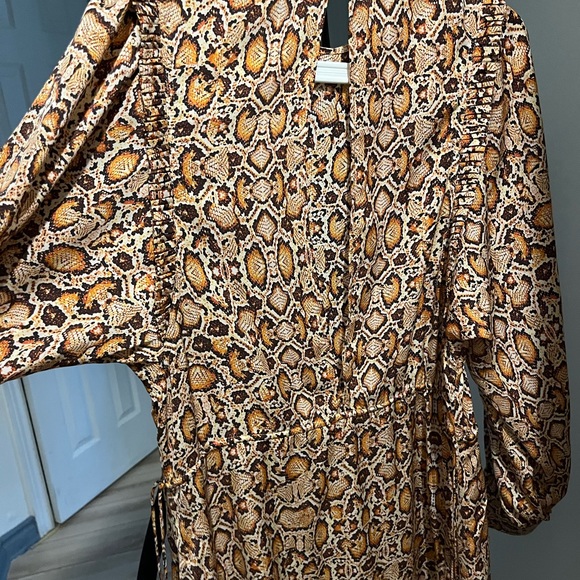 Dress - Picture 3 of 4